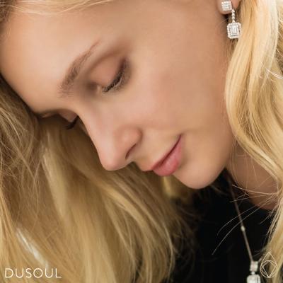 How to Select Jewellery Pieces for the Office that Looks Professional